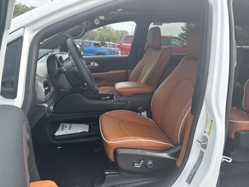 New 2026 Chrysler Pacifica Pinnacle image 19