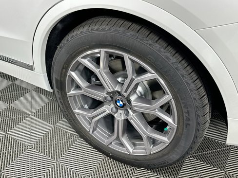 New 2026 BMW X7 xDrive40i image 40
