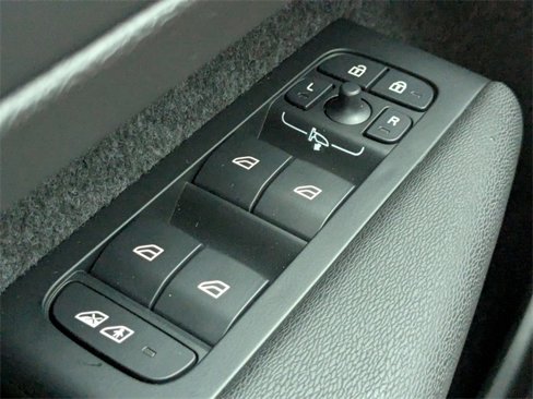 New 2026 Volvo XC40 B5 Ultra image 27