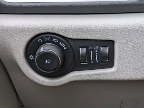 Used 2024 Chrysler Pacifica Touring-L image 23