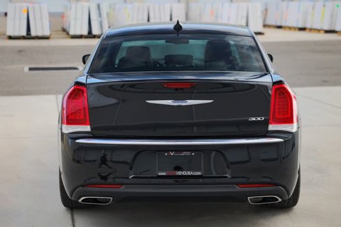 Used 2019 Chrysler 300 Limited image 11