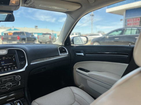 Used 2018 Chrysler 300 Limited w/ Safetytec Plus Group image 26
