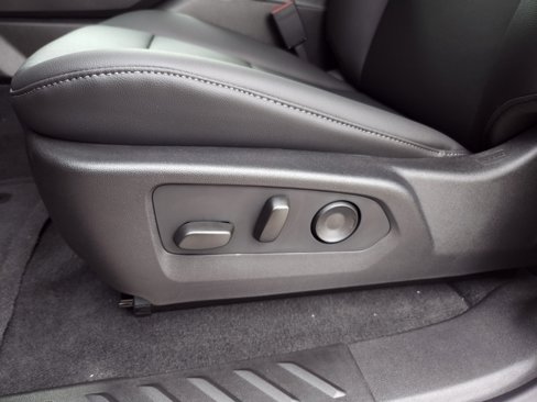 New 2026 GMC Canyon Elevation w/ Convenience Package image 11