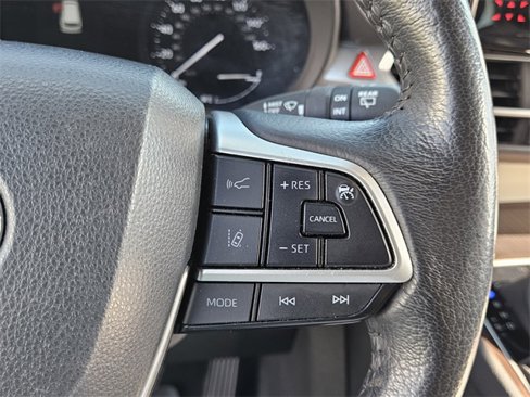 Used 2024 Toyota Sienna XLE image 28