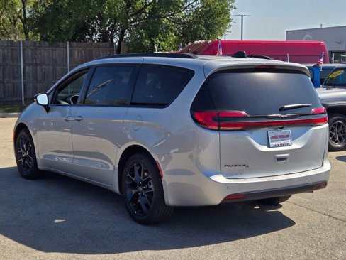 New 2026 Chrysler Pacifica Select image 15