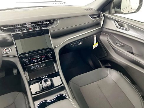 New 2025 Jeep Grand Cherokee L Laredo w/ Luxury Tech Group I image 24