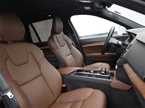 Used 2024 Volvo XC90 B6 Plus w/ Protection Package image 33