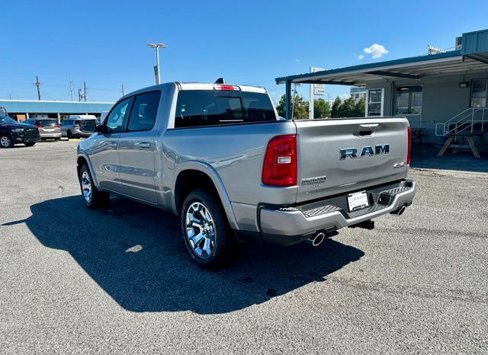 New 2026 RAM 1500 4x4 Crew Cab image 9