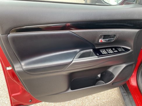 Used 2019 Mitsubishi Outlander SEL image 16