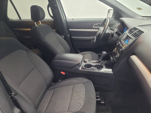 Used 2017 Ford Explorer XLT image 21