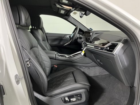 Used 2025 BMW X6 M60i w/ Parking Assistance Package image 22