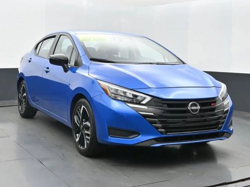 Used 2024 Nissan Versa SR image 2