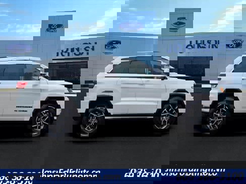 Used 2017 Jeep Grand Cherokee Limited image 2