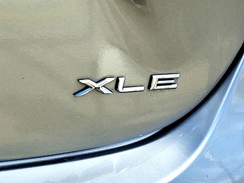 Used 2017 Toyota Avalon XLE image 32