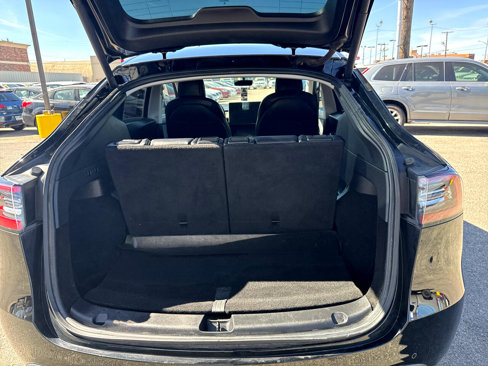 Used 2021 Tesla Model Y Long Range image 9