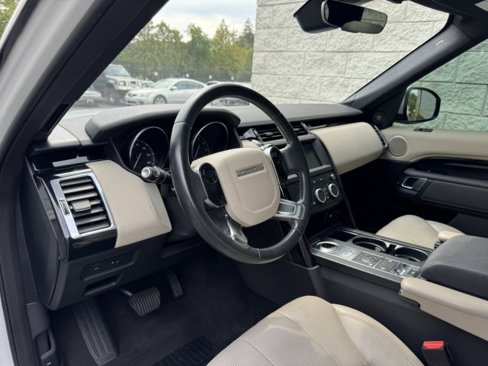 Used 2019 Land Rover Discovery SE image 6