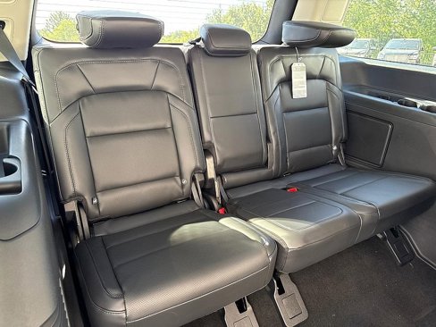 New 2025 Lincoln Navigator Reserve image 17