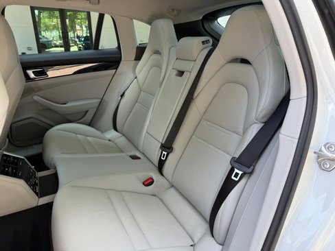 Used 2023 Porsche Panamera 4 w/ Premium Package image 26