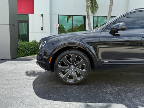 Used 2020 Bentley Bentayga Design Series image 18