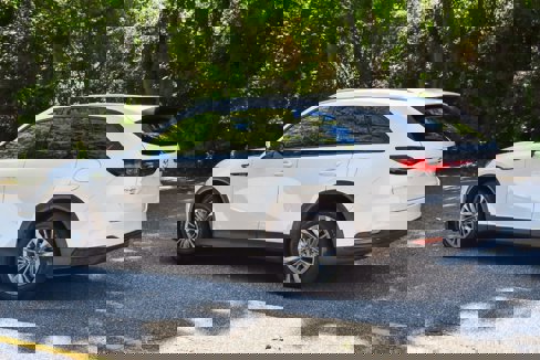 Used 2024 MAZDA CX-90 Plug-In Hybrid w/ Preferred image 6