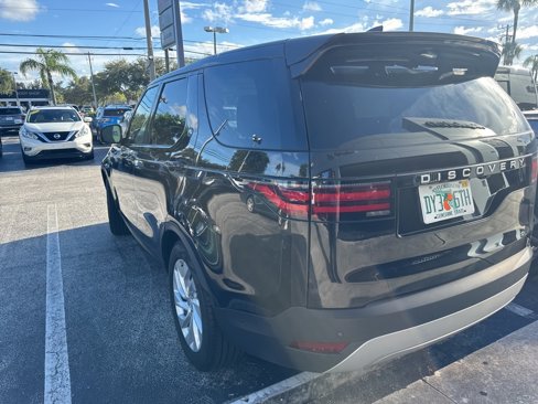Used 2025 Land Rover Discovery S image 8