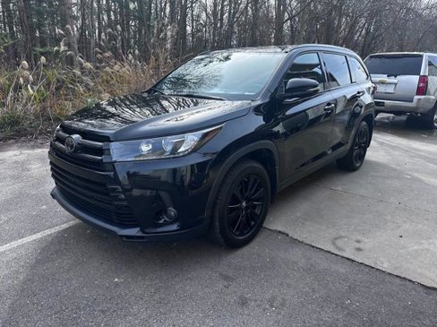 Used 2019 Toyota Highlander SE image 1