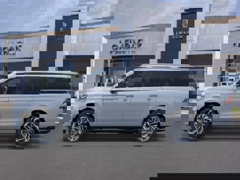New 2025 Lincoln Navigator L Reserve image 3