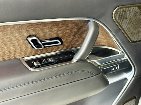 Used 2025 Land Rover Range Rover Autobiography image 23