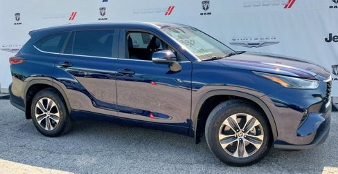 Used 2024 Toyota Highlander XLE image 3
