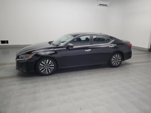 Used 2024 Nissan Altima 2.5 SV image 2