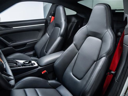 Certified 2025 Porsche 911 Carrera image 5