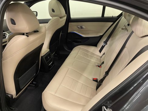 Used 2022 BMW 330i xDrive Sedan w/ Premium Package image 8