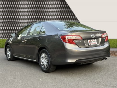 Used 2013 Toyota Camry LE image 8