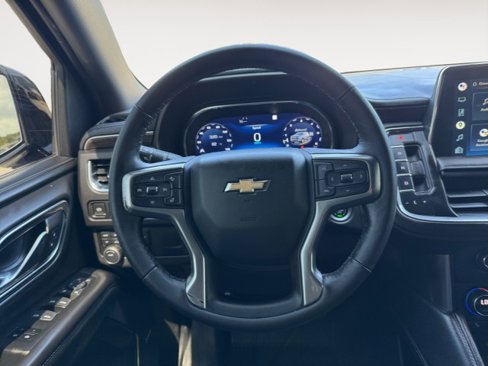 Used 2022 Chevrolet Suburban LT w/ Luxury Package image 14