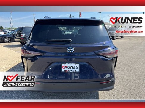 Used 2024 Toyota Sienna XLE image 8