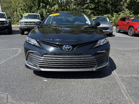 Used 2022 Toyota Camry LE image 2