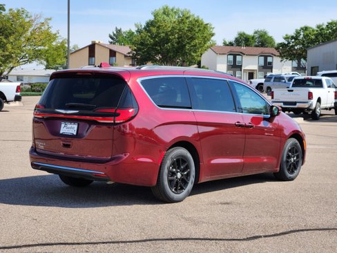 Certified 2021 Chrysler Pacifica Touring w/ Cold Weather Group image 3