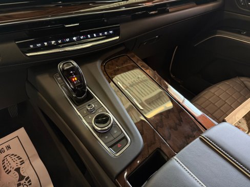 Used 2024 Cadillac Escalade Premium Luxury Platinum image 44