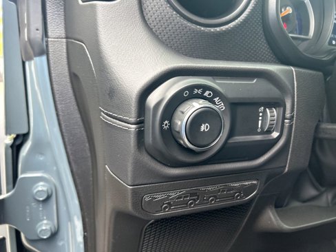 New 2025 Jeep Wrangler Unlimited Rubicon w/ Technology Group image 38