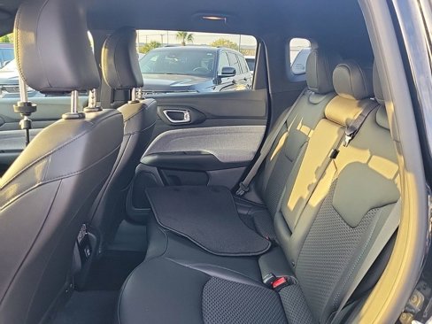 New 2025 Jeep Compass Latitude image 14
