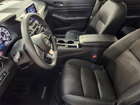 Used 2024 Nissan Altima 2.5 SV image 14