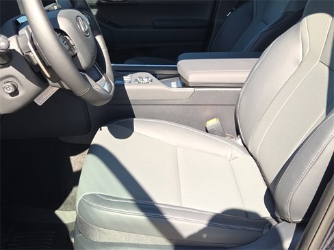 Used 2025 Lexus GX 550 w/ Accessory Package (2T) image 17