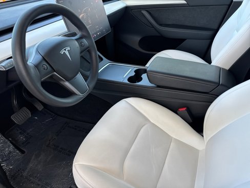 Used 2023 Tesla Model Y Long Range image 10