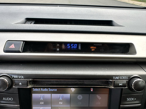 Used 2015 Toyota RAV4 LE image 31