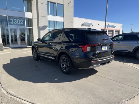 Used 2025 Ford Explorer Active image 3