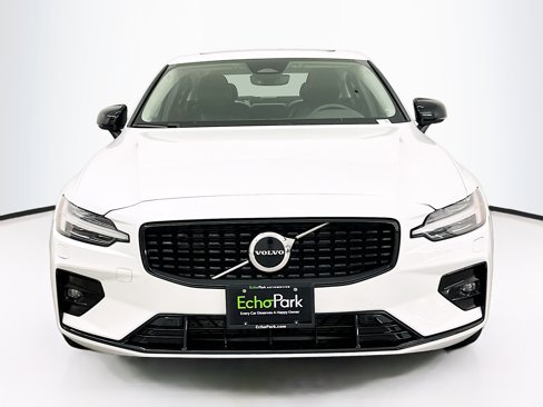 Used 2025 Volvo S60 B5 Core image 2