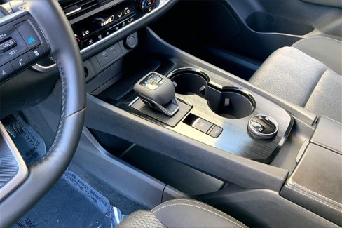 Certified 2025 Nissan Rogue SV image 17