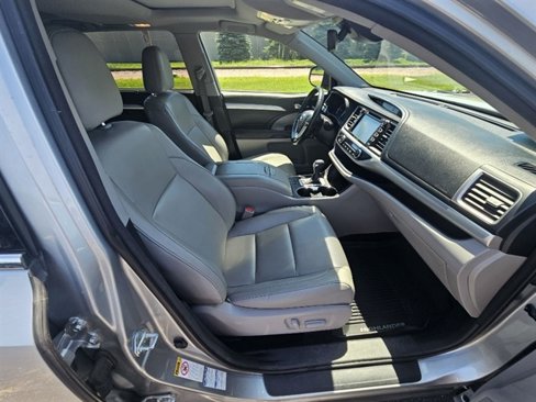 Used 2018 Toyota Highlander XLE image 22