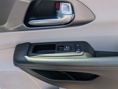 Used 2024 Chrysler Pacifica Touring-L image 29