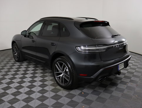 Used 2025 Porsche Macan image 3